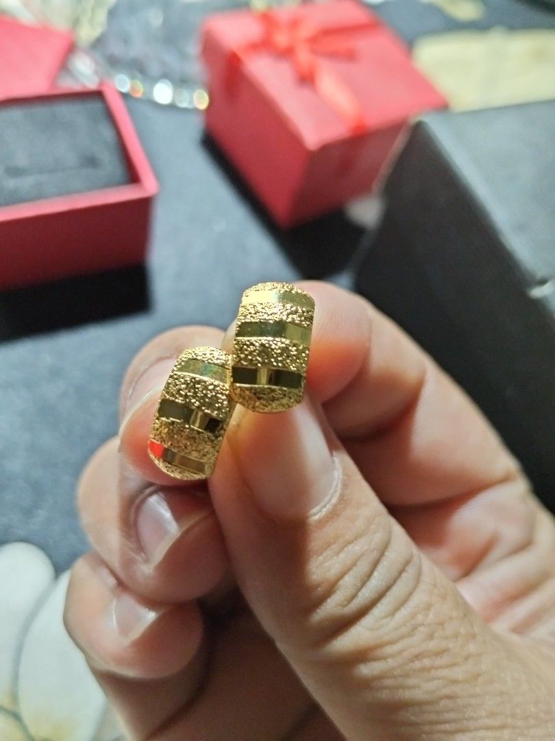 Gold tone Earrings non-fading (Category: Earrings) located in Tarlac. Submitted by chrisjimenez (Listing ID 1469500998, Image 3). Description: Actually hindi pa nagamit, na stock lang po..