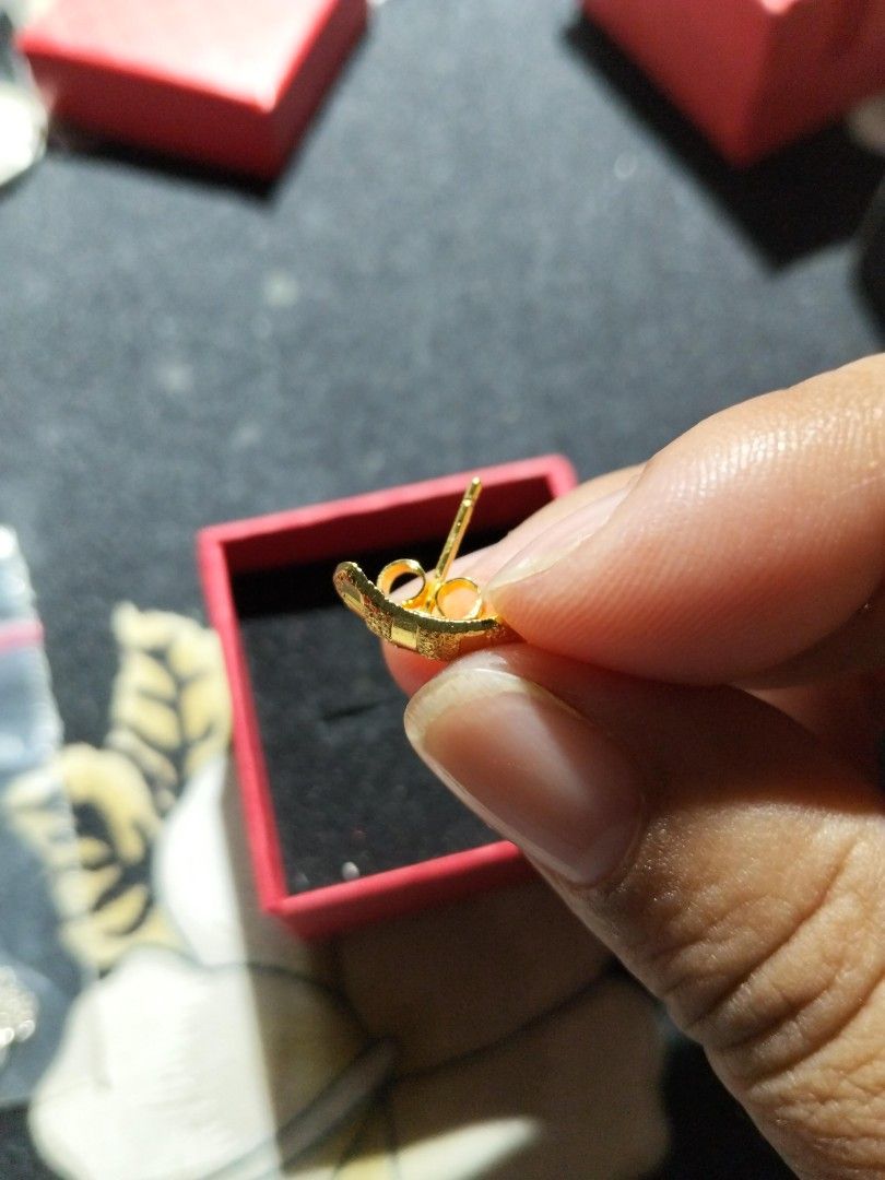 Gold tone Earrings non-fading (Category: Earrings) located in Tarlac. Submitted by chrisjimenez (Listing ID 1469500998, Image 2). Description: Actually hindi pa nagamit, na stock lang po..