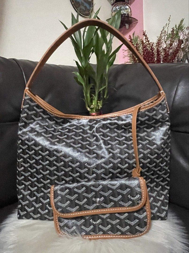 Goyard Bag Hobo (Category: Luxury Bags & Wallets) located in Mandaue City. Submitted by ludz_0246 (Listing ID 1469416006, Image 1). Description: G Zipper Puller Dustbag Coded Hobo type Bag Made in France Mono Brown Soft Leather Very lightweight No Issue Actual Photo .