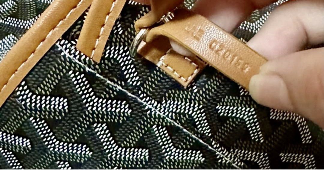 Goyard Bag Hobo (Category: Luxury Bags & Wallets) located in Mandaue City. Submitted by ludz_0246 (Listing ID 1469416006, Image 3). Description: G Zipper Puller Dustbag Coded Hobo type Bag Made in France Mono Brown Soft Leather Very lightweight No Issue Actual Photo .