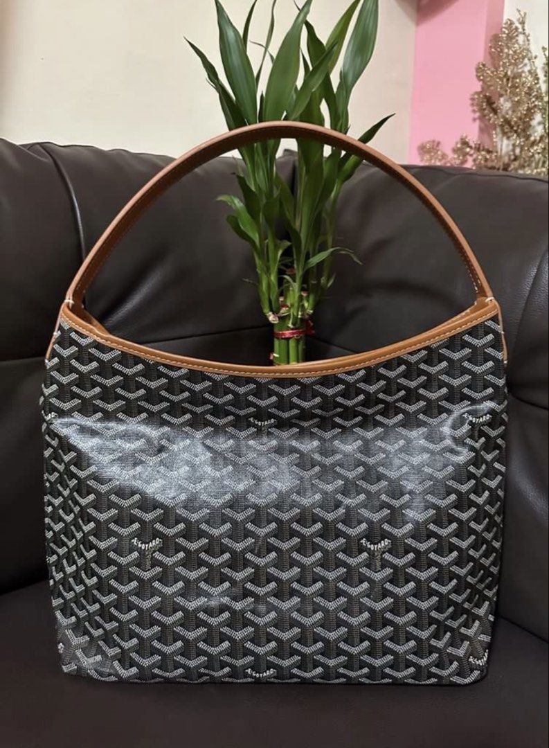 Goyard Bag Hobo (Category: Luxury Bags & Wallets) located in Mandaue City. Submitted by ludz_0246 (Listing ID 1469416006, Image 2). Description: G Zipper Puller Dustbag Coded Hobo type Bag Made in France Mono Brown Soft Leather Very lightweight No Issue Actual Photo .