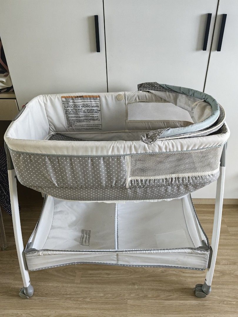 Graco Dream Suite Bassinet (Category: Cots & Cribs) located in Taguig. Submitted by anitarlim (Listing ID 1469419775, Image 3). Description: Preloved Grace Dream Suite Bassinet. Shows signs of usage, mild stains Regularly steam cleaned. Vibration feature needs battery change. Missing hanging animals. Changing table can still be used even if material is no longer there.