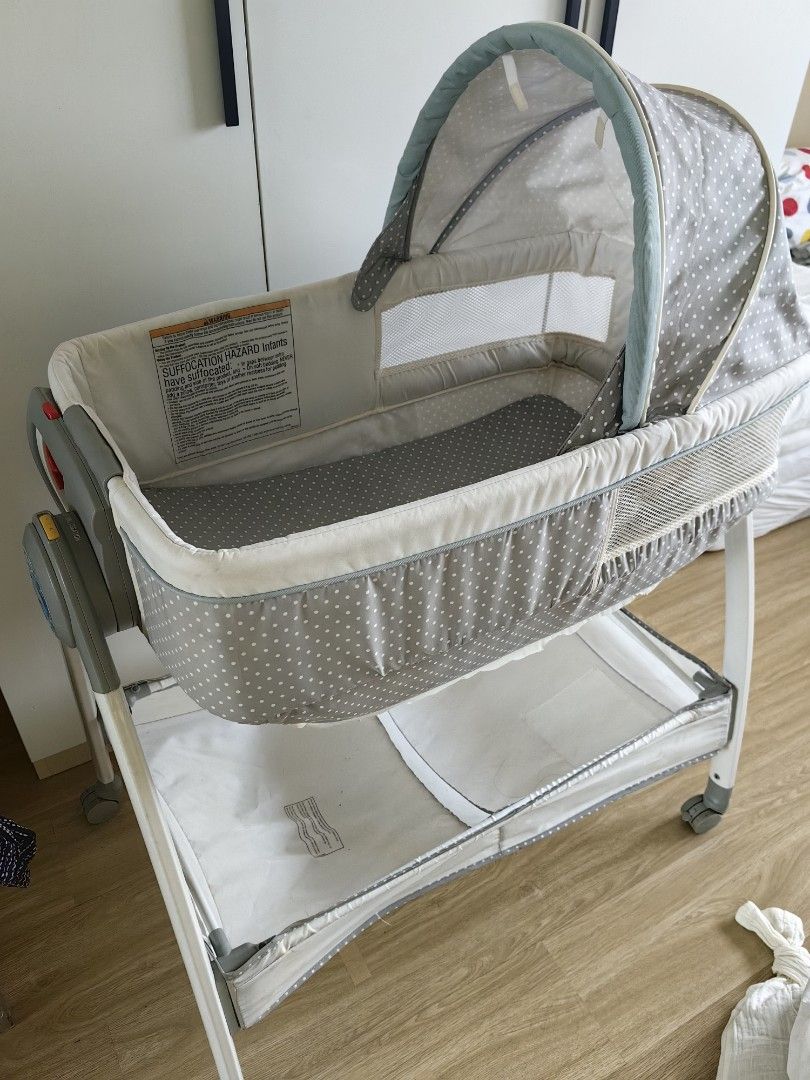 Graco Dream Suite Bassinet (Category: Cots & Cribs) located in Taguig. Submitted by anitarlim (Listing ID 1469419775, Image 2). Description: Preloved Grace Dream Suite Bassinet. Shows signs of usage, mild stains Regularly steam cleaned. Vibration feature needs battery change. Missing hanging animals. Changing table can still be used even if material is no longer there.