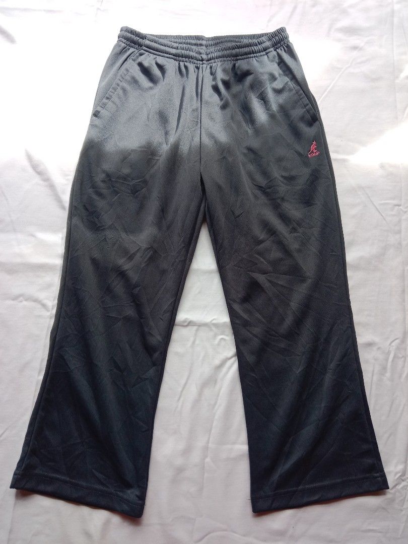 gray jersey sports drawstring pants (Category: Other Bottoms) located in Bontoc. Submitted by irene_banganan (Listing ID 1469460139, Image 1). Description: gray jersey sports drawstring pants fits small to medium quarter length for adult na average height pwede sa kids 10y -15 y/o makapal, stretchable no flaws, excellent condition.