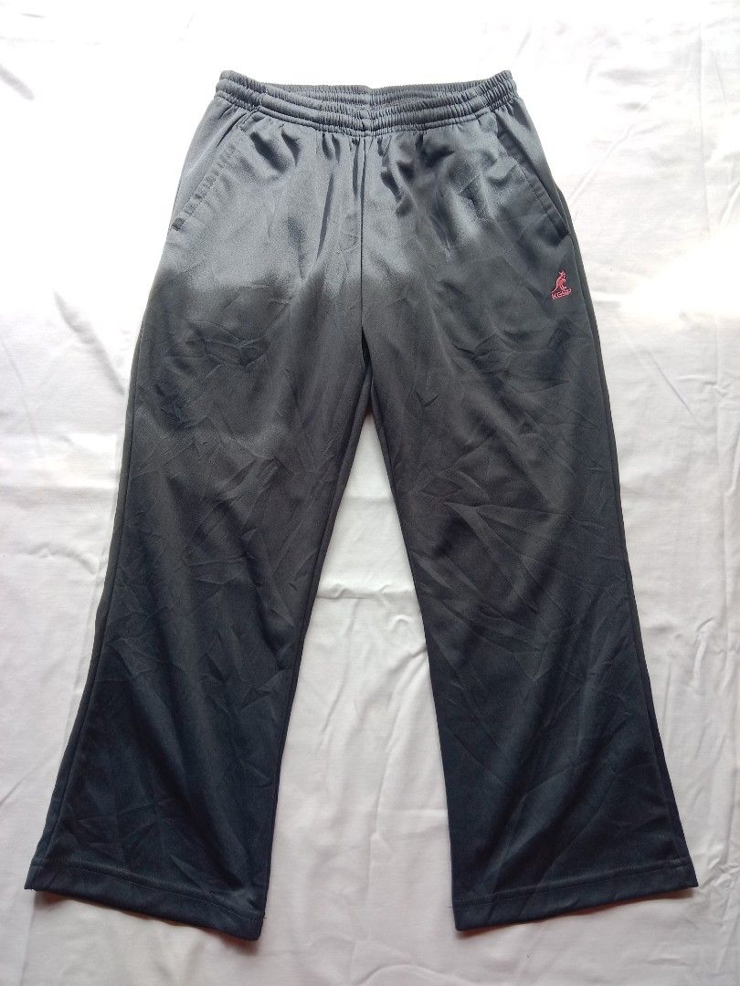 gray jersey sports drawstring pants (Category: Other Bottoms) located in Bontoc. Submitted by irene_banganan (Listing ID 1469460139, Image 2). Description: gray jersey sports drawstring pants fits small to medium quarter length for adult na average height pwede sa kids 10y -15 y/o makapal, stretchable no flaws, excellent condition.