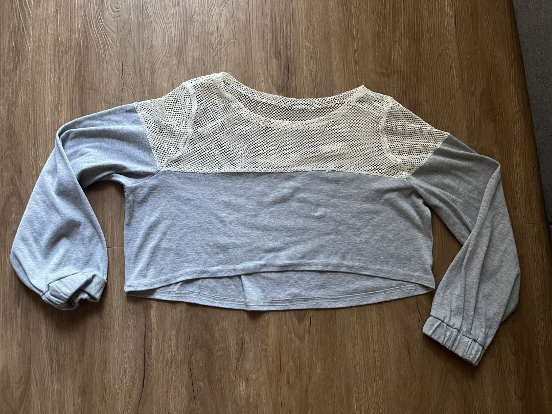 Gray Mesh Longsleeves Crop Top (Category: Longsleeves) located in Quezon City. Submitted by pinkvanilla.milkshake (Listing ID 1469564076, Image 1). Description: Freesize Cute but hindi bagay sakin gray.