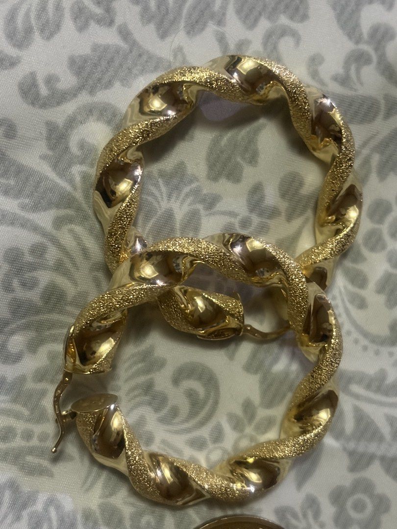 18K Gold Twisted Hoop Earrings (Category: Earrings) located in Pasig City. Submitted by butterfly.27 (Listing ID 1469473638, Image 3). Description: - Brand: Graziella - Style: Twist hoop earrings with textured and polished sections - Material: Yellow Gold (Stamped 750 with maker mark) - Inclusion: Comes in a clear plastic storage case - Condition: Excellent, well-maintained - 8500/gram - 10.2 grams Msg if interested Negotiable .