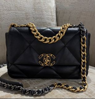 (Category: ) located in . Submitted by luxfashionz (Listing ID 1469451127, Image 1). Description: .
