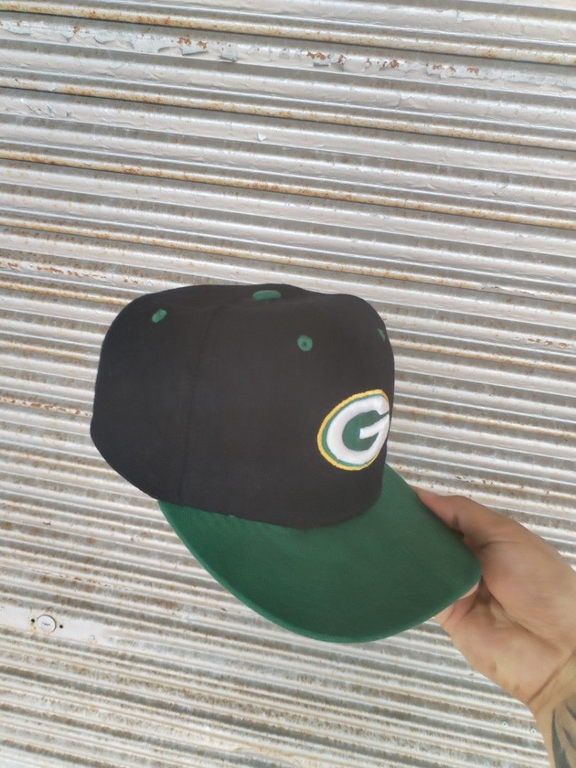 Green Bay Packers Snapback Cap (ukay Bootleg hat) (Category: Caps & Hats) located in Naga. Submitted by basejohnpa64527 (Listing ID 1469483539, Image 3). Description: - Authentic Green Bay Packers snapback cap - Stylish black crown with contrasting green brim and eyelets - Raised embroidered team logo on the front - Official NFL logo patch on the left side - Adjustable plastic snap closure for a custom fit - Finished with interior taped seams and