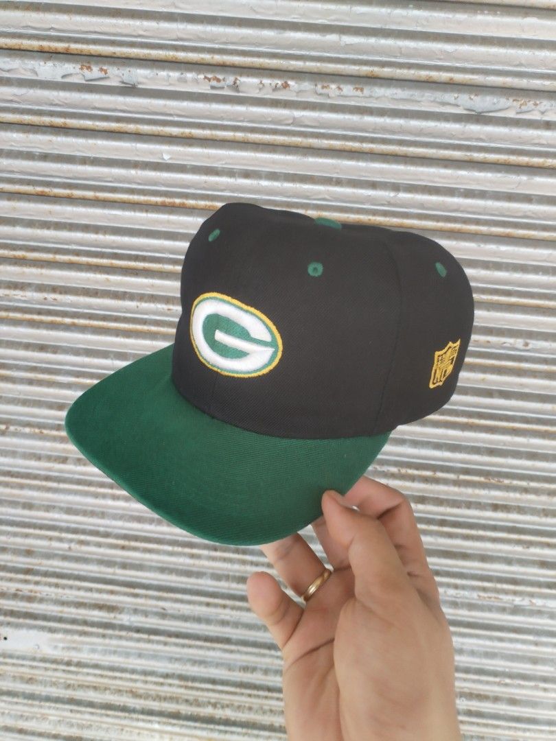 Green Bay Packers Snapback Cap (ukay Bootleg hat) (Category: Caps & Hats) located in Naga. Submitted by basejohnpa64527 (Listing ID 1469483539, Image 2). Description: - Authentic Green Bay Packers snapback cap - Stylish black crown with contrasting green brim and eyelets - Raised embroidered team logo on the front - Official NFL logo patch on the left side - Adjustable plastic snap closure for a custom fit - Finished with interior taped seams and