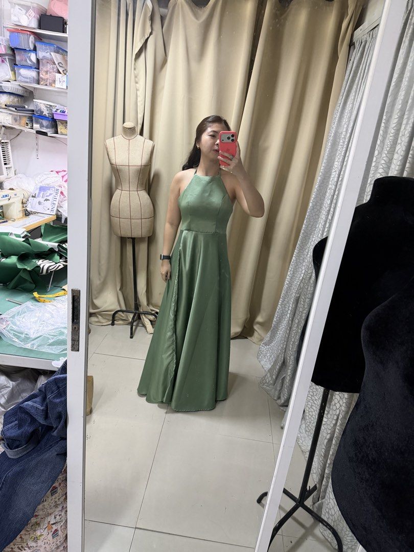Green gown with pads (Category: Dresses) located in Taguig. Submitted by kyracarrillo (Listing ID 1469464140, Image 2). Description: Used once as MOH Deep v back.