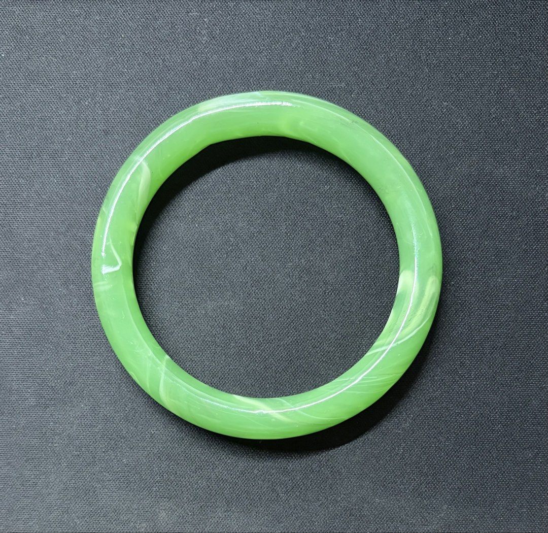 Green Jade Bangle Bracelet (Category: Bracelets) located in Quezon City. Submitted by garagesale2026 (Listing ID 1469554220, Image 2). Description: - Vibrant green jade with natural white marbling and cloud patterns - Smooth polished finish with a high-gloss shine - Inner diameter: approximately 60mm - From Hong Kong.