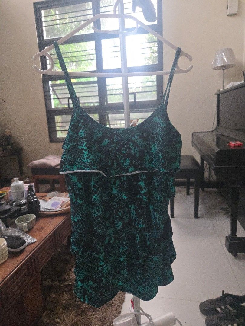 green ruffle top (Category: Blouses) located in Manila. Submitted by thewalkingmuse (Listing ID 1469428525, Image 2). Description: brand new without tag. never been used. no flaws.