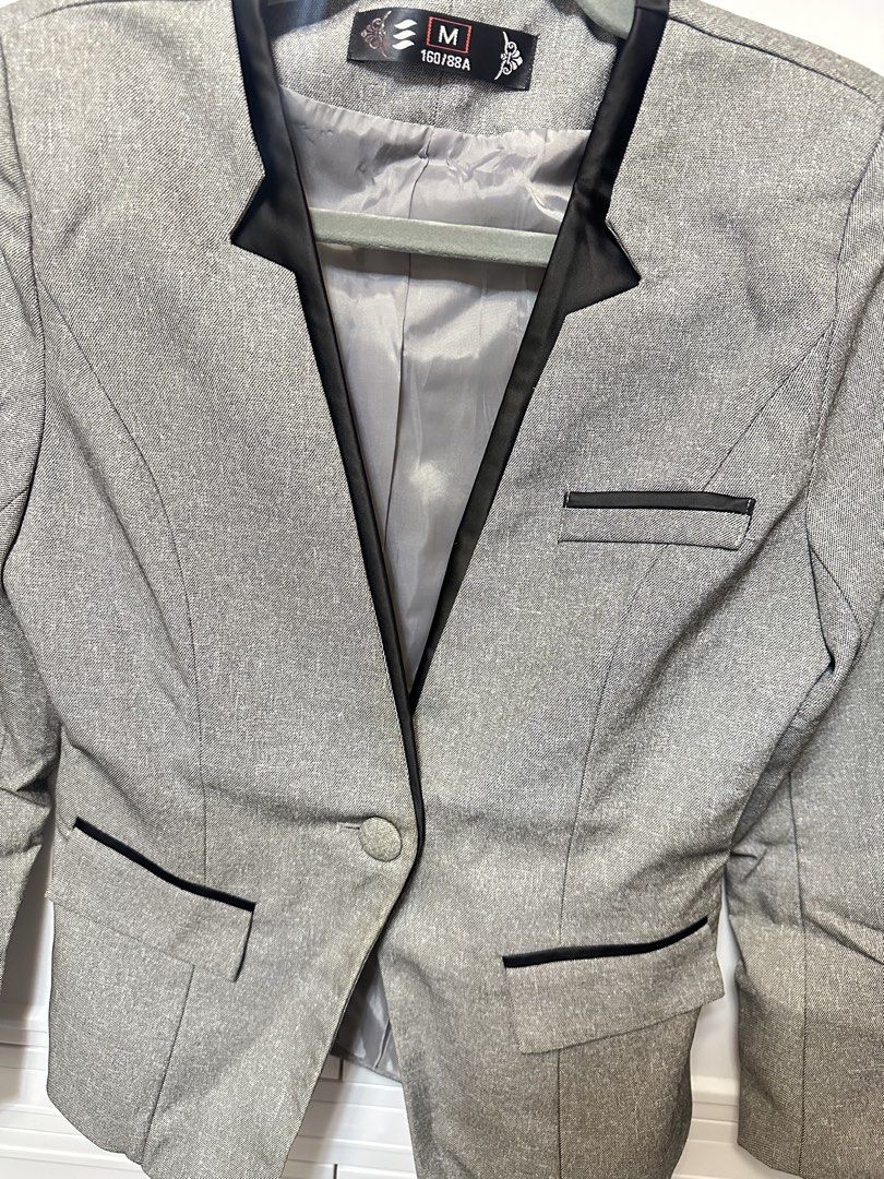 Grey Corporate Coat/Blazer (Category: Coats, Jackets and Outerwear) located in Quezon City. Submitted by jeydeegmr (Listing ID 1469451980, Image 2). Description: Size med on tag but can fit to small. Good as new, once used only sa event..