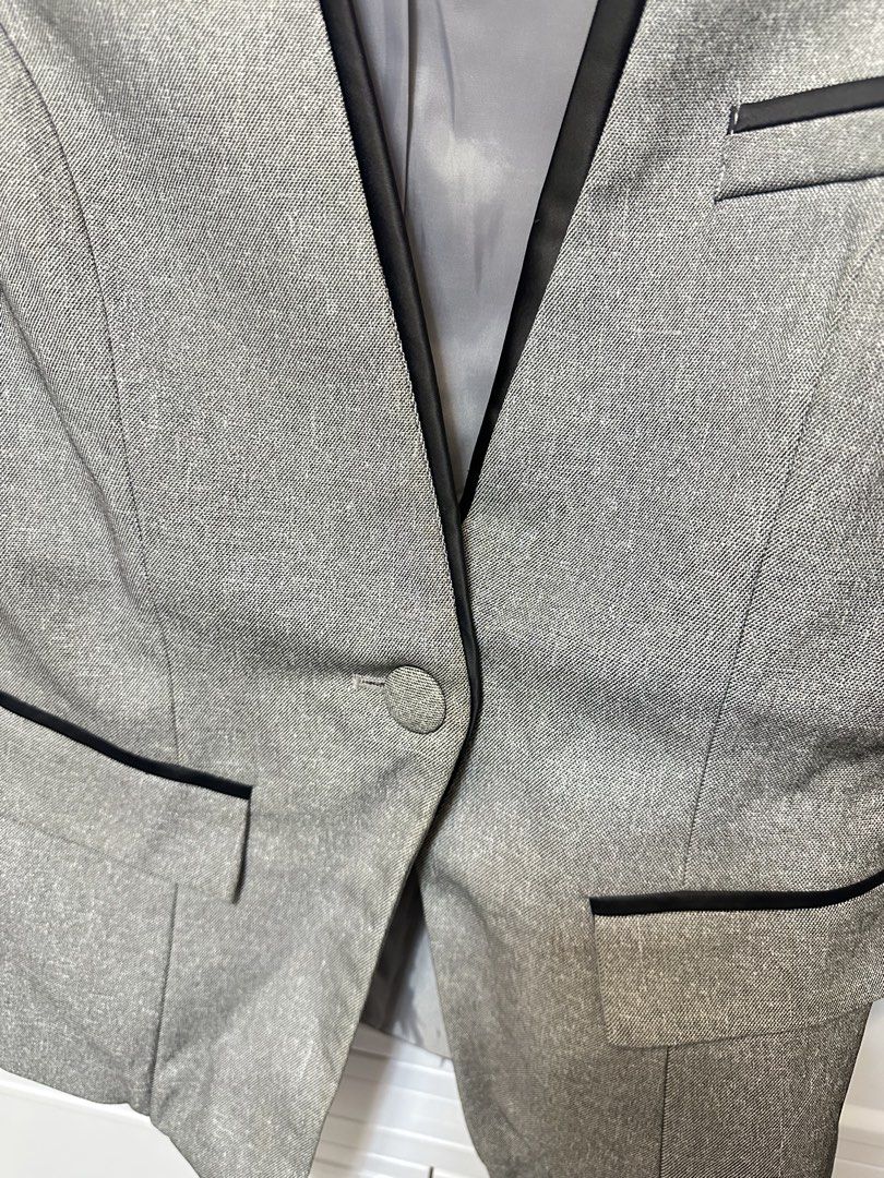Grey Corporate Coat/Blazer (Category: Coats, Jackets and Outerwear) located in Quezon City. Submitted by jeydeegmr (Listing ID 1469451980, Image 3). Description: Size med on tag but can fit to small. Good as new, once used only sa event..