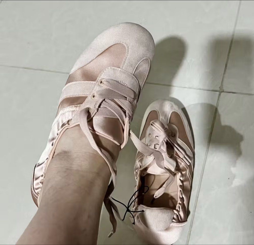 GU ballet sneakers (Category: Sneakers) located in Pasig City. Submitted by atty.angelajenner (Listing ID 1469538731, Image 1). Description: 24.5 insole. Bought from Japan. No flaws. Lightly used..