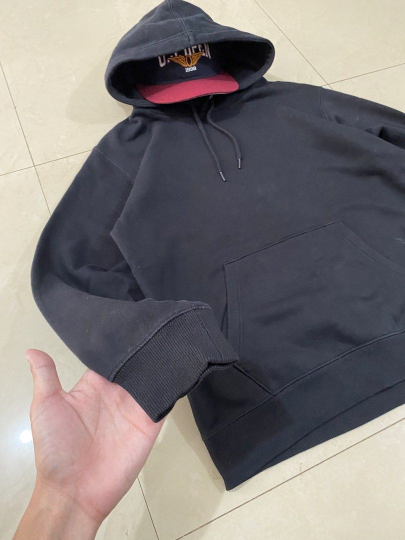 GU BLACK PULL OVER HOODIE JACKET (Category: Coats, Jackets and Outerwear) located in Talisay. Submitted by hustlethrift_2600 (Listing ID 1469525626, Image 3). Description: GU BLACK PULL OVER HOODIE JACKET M-L 22 W 26 L EXCELLENT CONDITION 9.8/10 COLOR RATE NO ISSUE - 749 🏷️.