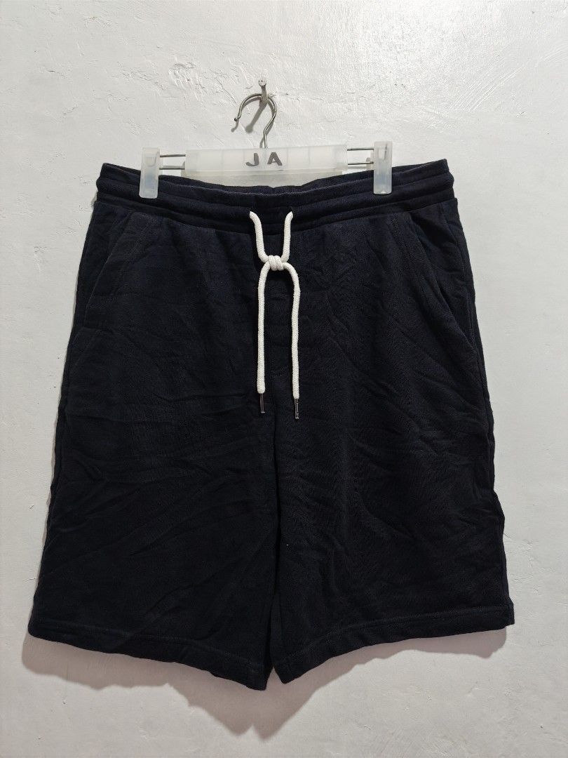 GU BLACK SWEATSHORT XL SIZE (Category: Shorts) located in Pili. Submitted by janrypalmerodelima (Listing ID 1469549093, Image 1). Description: GU BLACK SWEATSHORT DIMES:W 32-36 L 21 LO 11.5 CONDITION: EXCELLENT COLOR RATE: 10/10 ISSUE: NONE .