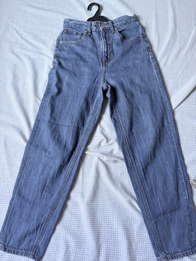 GU Blue Denim Jeans Size S (Category: Jeans) located in Manila. Submitted by jewiica (Listing ID 1469442543, Image 1). Description: GU Mom Jeans – Size Small 👖✨ 📌 Brand: GU 📌 Size: Small 📌 Fits waist 24–25 📌 Condition: Like new 📌 Location: Malabon 💸 MOP: Payment first via GCash or bank transfer 📦 Shipping: J&T 🛵 SDD available 🚚 All shipping fees shouldered by the buyer. PM if interested! 💗 First to pay, first to get. 😊.