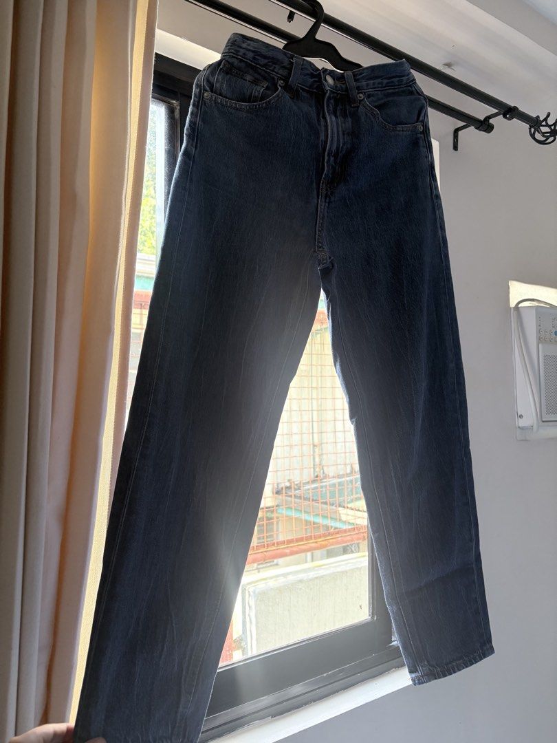 GU Blue Denim Jeans Size S (Category: Jeans) located in Manila. Submitted by jewiica (Listing ID 1469442543, Image 2). Description: GU Mom Jeans – Size Small 👖✨ 📌 Brand: GU 📌 Size: Small 📌 Fits waist 24–25 📌 Condition: Like new 📌 Location: Malabon 💸 MOP: Payment first via GCash or bank transfer 📦 Shipping: J&T 🛵 SDD available 🚚 All shipping fees shouldered by the buyer. PM if interested! 💗 First to pay, first to get. 😊.