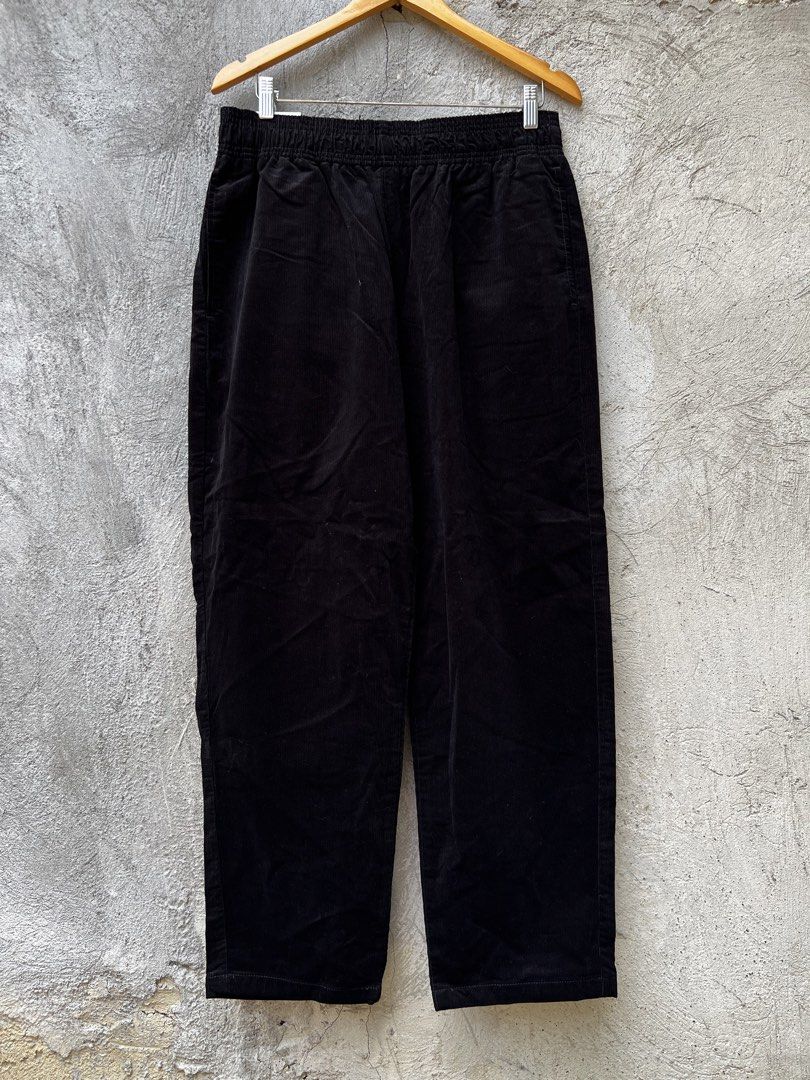 GU by UNIQLO Black pants (Category: Luxury Apparel) located in Cebu City. Submitted by kayekallie (Listing ID 1469501205, Image 1). Description: Authentic🫶Negotiable GU Black Pants Brandnew with tags Waist 31-39 stretchable Length 40 Hem 8.5 Excellent condition .