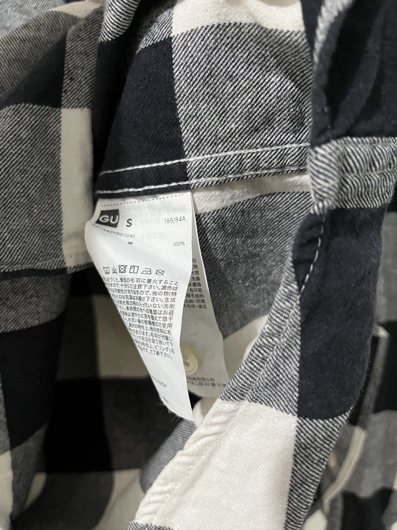 GU FLANNEL BLACK & WHITE (Category: Coats, Jackets and Outerwear) located in Angeles City. Submitted by goods000 (Listing ID 1469426011, Image 3). Description: Length 27” Width 20” size on tag S GOOD AS NEW RFS: DECLUTTERING.