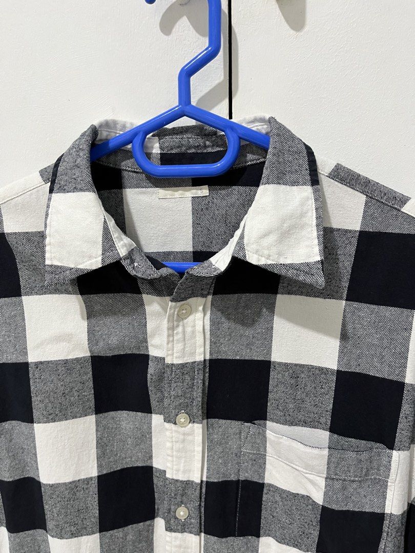 GU FLANNEL BLACK & WHITE (Category: Coats, Jackets and Outerwear) located in Angeles City. Submitted by goods000 (Listing ID 1469426011, Image 2). Description: Length 27” Width 20” size on tag S GOOD AS NEW RFS: DECLUTTERING.