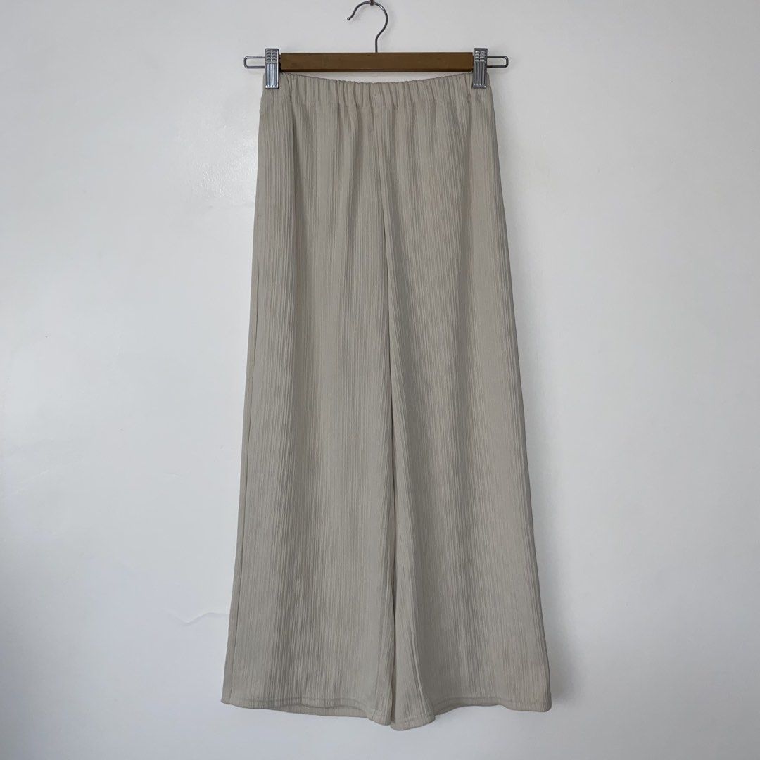 GU kids ribbed wide pants (Category: Babies & Kids Fashion) located in San Jose del Monte. Submitted by daintycut (Listing ID 1469413288, Image 1). Description: .