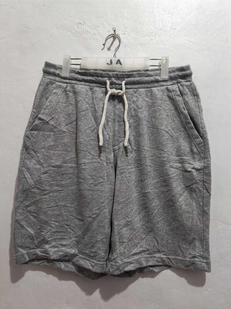 GU LIGHT GRAY SWEATSHORT (Category: Shorts) located in Pili. Submitted by janrypalmerodelima (Listing ID 1469549328, Image 1). Description: GU LIGHT GRAY SWEATSHORT DIMES: W 32-36 L 21 LO 12 CONDITION: EXCELLENT COLOR RATE: 10/10 ISSUE: NONE.