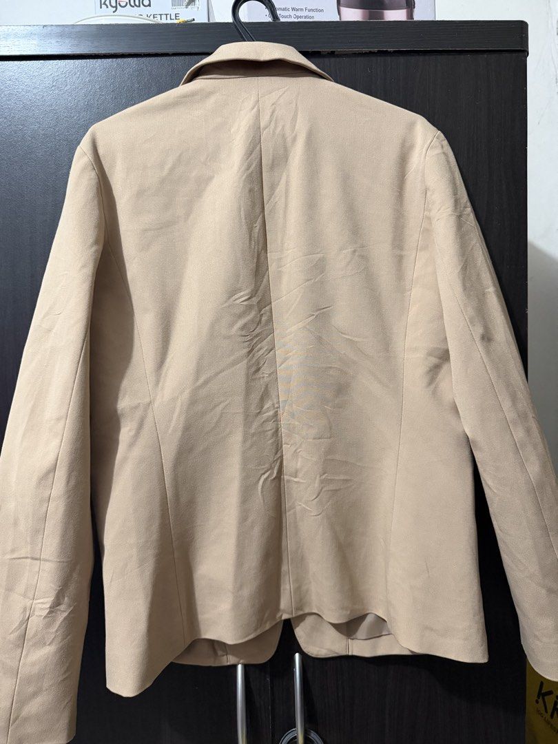 GU Tailored Blazer (Category: Coats, Jackets and Outerwear) located in Dasmarinas. Submitted by kimmoraaa245312 (Listing ID 1469430960, Image 3). Description: - GU Tailored Blazer - Size Medium - 500+sf - MOD: Lalamove or J&T 📍Pasay, Metro Manila.