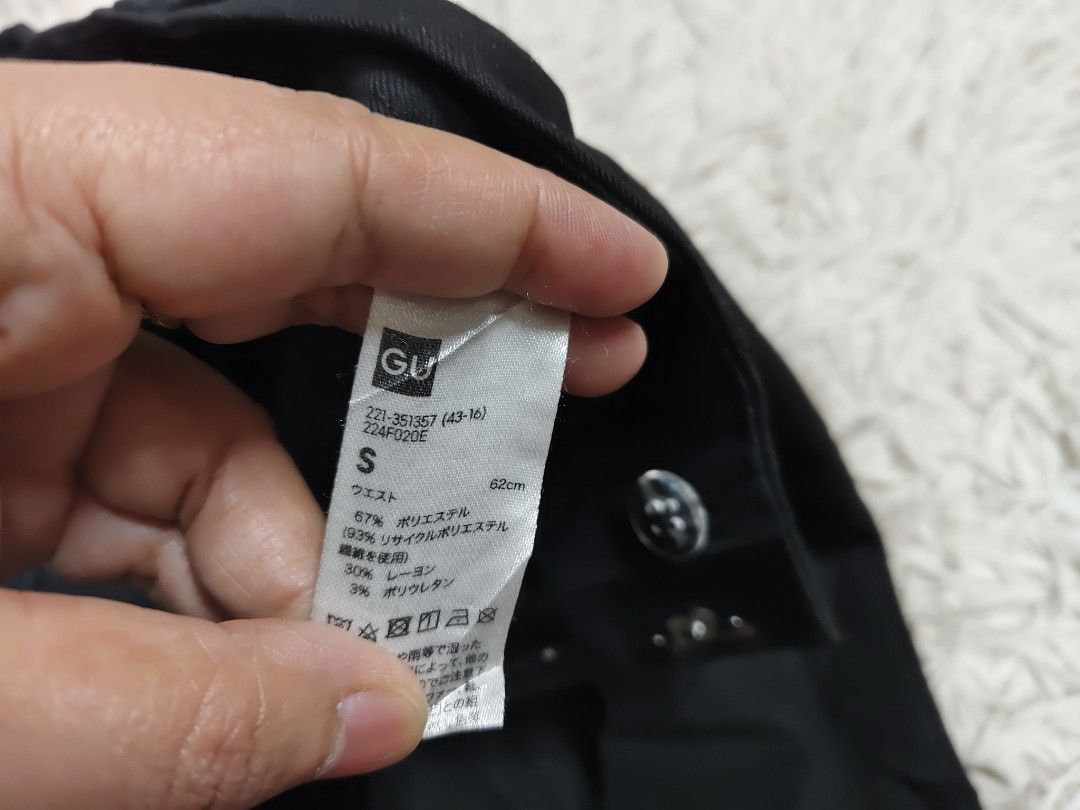 GU Wide Pleated Pants (Category: Other Bottoms) located in Angeles City. Submitted by miss_independent01 (Listing ID 1469414122, Image 3). Description: GU Wide Pleated Pants Color: Black Width: 13.5 (Small on tag) Length: 38 MOP: Gcash ✅ Mine Now, Pay Now ✅ First to Pay, Gets the Item 📍 PAMPANGA Courier: JnT 🚚🚚 PM 💌💌.