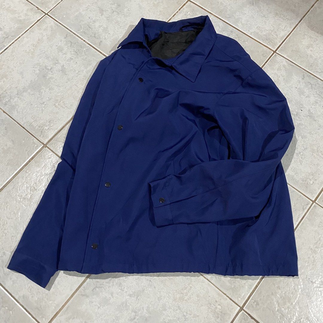 GU WINDPROOF COACH JACKET (Category: Coats, Jackets and Outerwear) located in Bacolod City. Submitted by thriftedfits. (Listing ID 1469546430, Image 2). Description: 𝗚𝗨 𝗪𝗜𝗡𝗗𝗣𝗥𝗢𝗢𝗙 𝗖𝗢𝗔𝗖𝗛 𝗝𝗔𝗖𝗞𝗘𝗧 ♻️ Size: L on tag | best fit L to XL Measurements:24” width / 28.5” length Condition: Like New (10/10 Color rate) Flaws: None Price: ₱500 + shipping fee 🏷️ Mode of Payment: GCash / Bank Courier: J&T Express (nationwide).