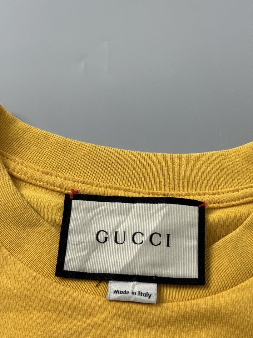 Gucci (Category: Tshirts & Polo Shirts ) located in Pila. Submitted by villanueva80826 (Listing ID 1469534147, Image 3). Description: Gucci Size:medium •Width:20 •Length:25.5 •Condition:9/10 •Color rate:9/10 Mine:880 +Shipping fee Issue:none .