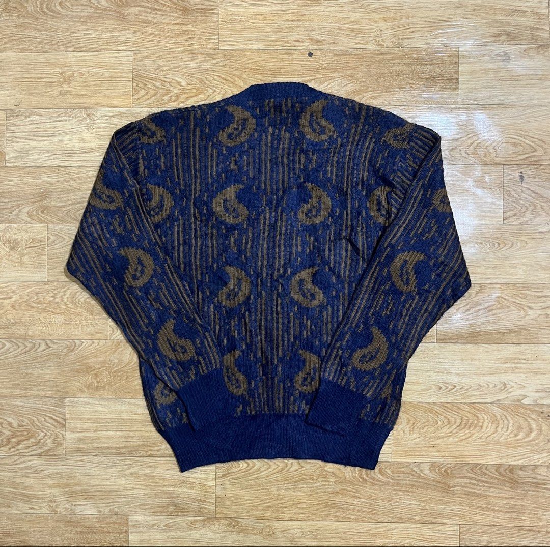 Gucci 80’s Knitted Sweater Aop (Category: Luxury Apparel) located in Zamboanga. Submitted by alterramz08 (Listing ID 1469555871, Image 2). Description: Pls pm me on fb Al-zuldik Husin Asmad Naubus na kasi reply ko dito Vintage Gucci 80’s Knit Sweater Size 48 on tag Width 23 Length 26.5 Verygood Condition Price : 5,500 Pesos !!.