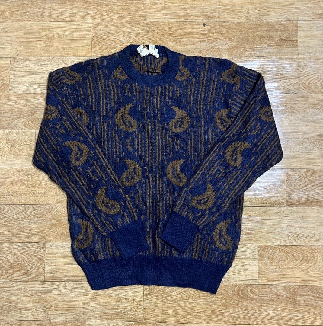 Gucci 80’s Knitted Sweater Aop (Category: Luxury Apparel) located in Zamboanga. Submitted by alterramz08 (Listing ID 1469555871, Image 3). Description: Pls pm me on fb Al-zuldik Husin Asmad Naubus na kasi reply ko dito Vintage Gucci 80’s Knit Sweater Size 48 on tag Width 23 Length 26.5 Verygood Condition Price : 5,500 Pesos !!.
