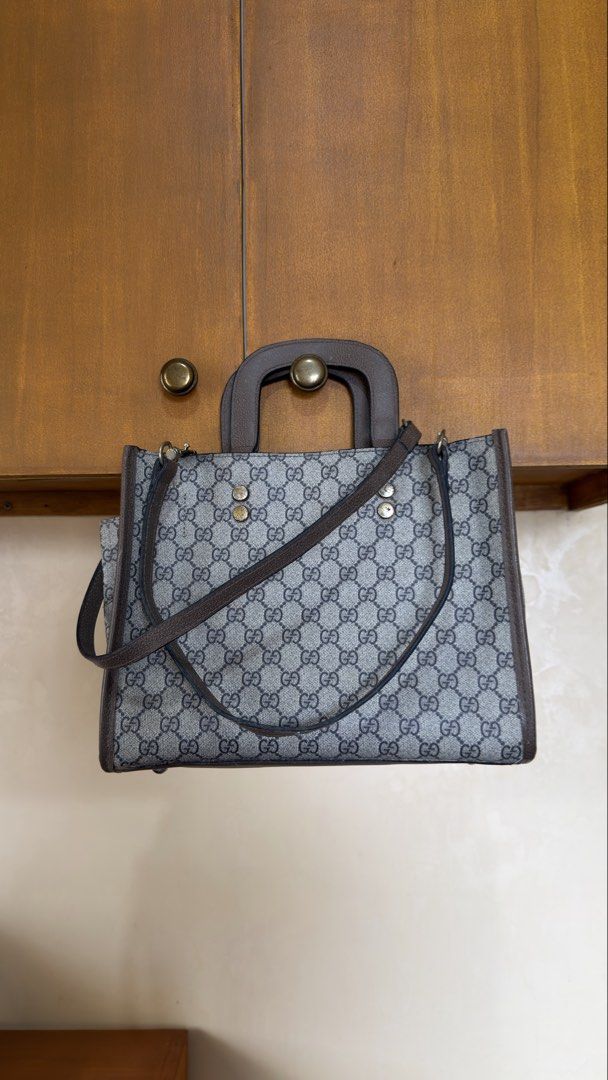 GUCCI BAG (Category: Shoulder Bags) located in Manila. Submitted by urban.vintage (Listing ID 1469443281, Image 3). Description: ISSUE: NONE (NEED WASH) MOP :GCASH (NO COD) SHIP VIA: LALAMOVE & J&T LOCATION: PASIG CITY OFF/LEGIT.