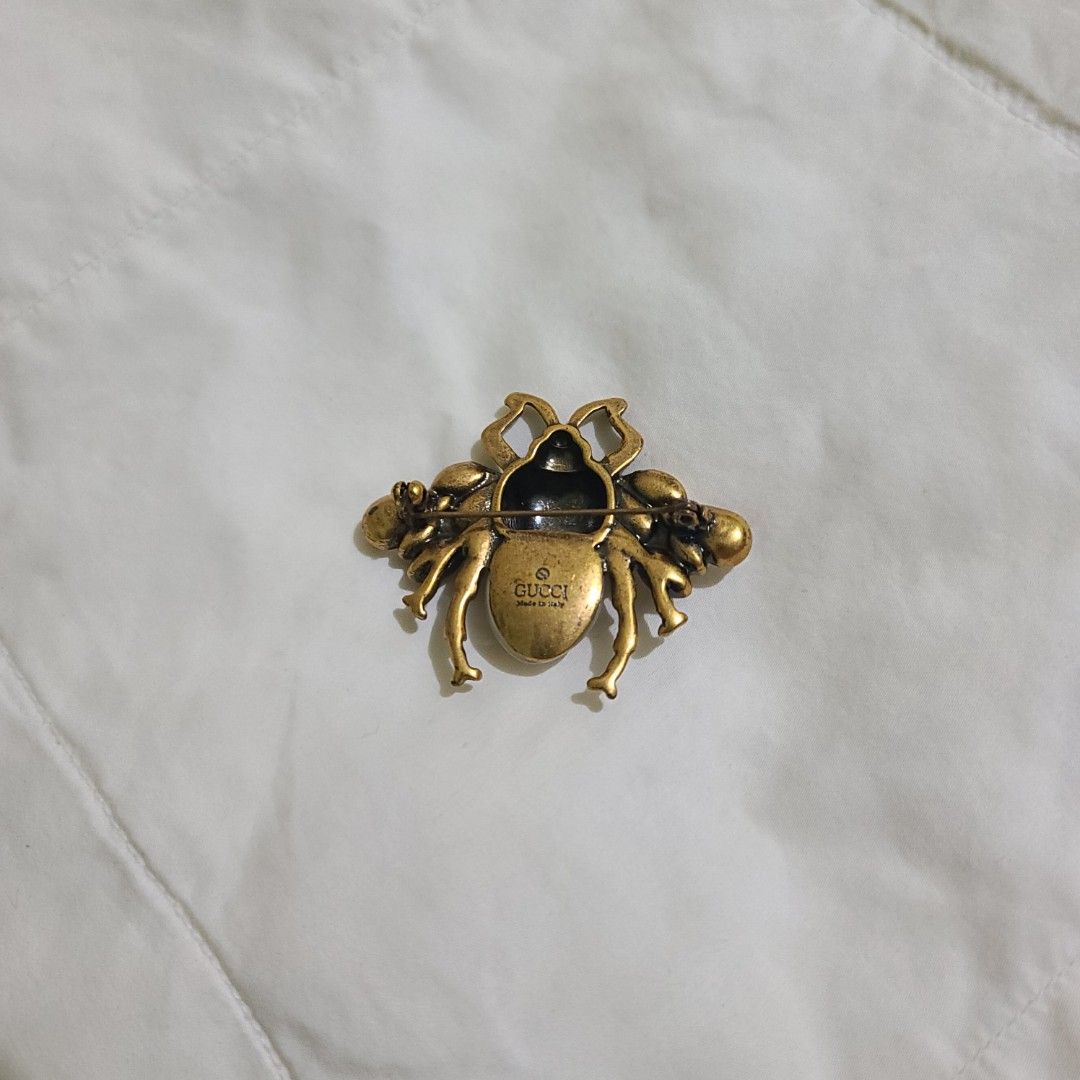 GUCCI Bee Brooch Pin (Category: Brooches) located in Manila. Submitted by faurbrey (Listing ID 1469506178, Image 3). Description: Good Condition.