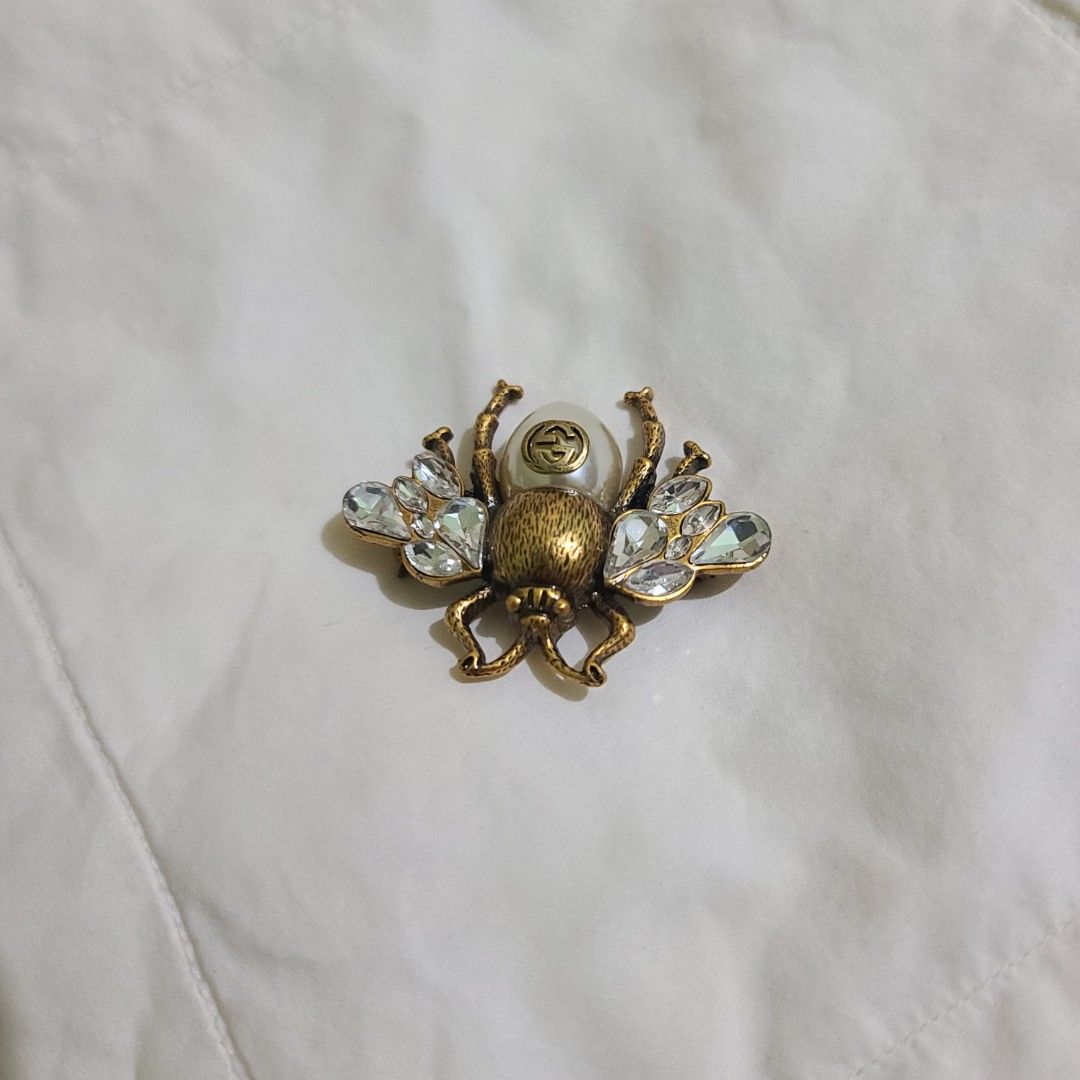 GUCCI Bee Brooch Pin (Category: Brooches) located in Manila. Submitted by faurbrey (Listing ID 1469506178, Image 2). Description: Good Condition.