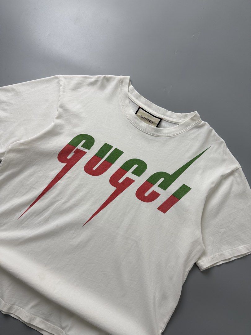 Gucci blade (Category: Tshirts & Polo Shirts ) located in Pila. Submitted by villanueva80826 (Listing ID 1469522524, Image 2). Description: Gucci blade Size:large •Width:22 •Length:28 •Condition:9/10 •Color rate:9/10 Mine:480 +Shipping fee Issue:sign of usage like pinholes on stitch di noticeable and stain need deep wash Still in good for psg condition Still wearable .