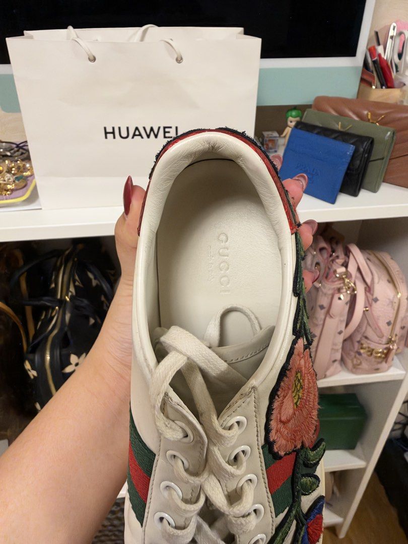 🏷️ gucci floral sneaker (8W) (Category: Sneakers) located in Pasay City. Submitted by erickaolalu (Listing ID 1469506185, Image 3). Description: • white leather with floral embroidery & signature web stripe • snake-print heel accents + gold logo •made in italy 🇮🇹 • good pre-loved condition, with minor creasing & sole yellowing • shoes only, no box or dustbag • delivery: grab express (from pasay).