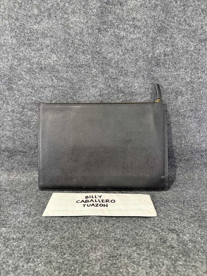 GUCCI GG MARMONT CLUTCH BAG (Category: Luxury Bags & Wallets) located in Taguig. Submitted by billsanity (Listing ID 1469449462, Image 2). Description: ⚠️ READ THE DESCRIPTION AND CHECK ALL PICS BEFORE INQUIRING ⚠️ ⚠️GRAB IT BEFORE IT’S GONE⚠️ ⚠️MINE MO NA BAKA MAUNAHAN KA PA MAGSISI KA PA ⚠️ GUCCI GG MARMONT CLUTCH BAG 💯💯💯 Money back guaranteed Rank AB Used but in presentable condition Removed D ring and missing strap Bawal sa maarte! Selling