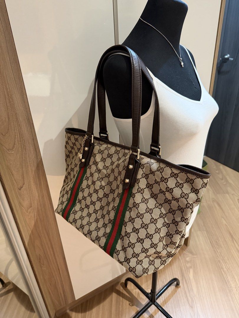 Gucci Tote- with nag charm (Category: Tote Bags) located in Makati City. Submitted by lambogirl (Listing ID 1469533842, Image 2). Description: ✔️excellent condition ✔️with dust bag and entrupy ✔️free shipping or pick up (Makati).