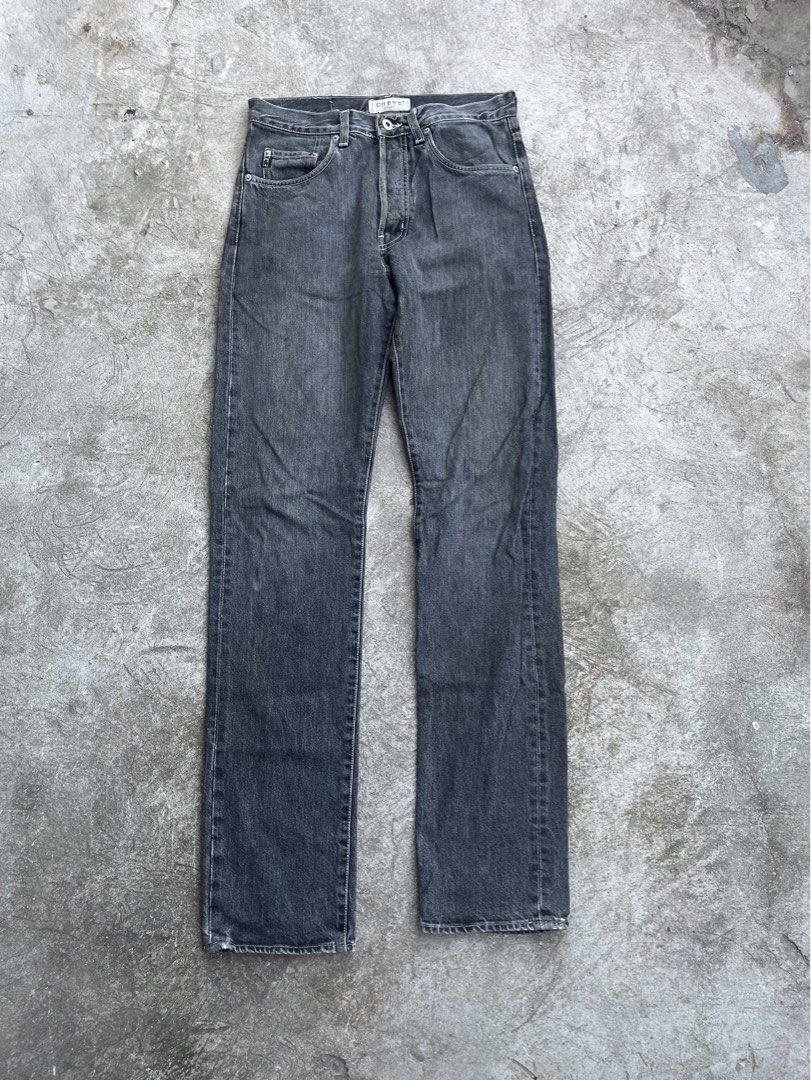 Guess ? Jeans (Category: Jeans) located in Manila. Submitted by jarchive (Listing ID 1469480122, Image 1). Description: - Excellent condition - Size 30 - Thigh 10 - Length 43 - Leg open 6.5 MOP: GCASH 📩.