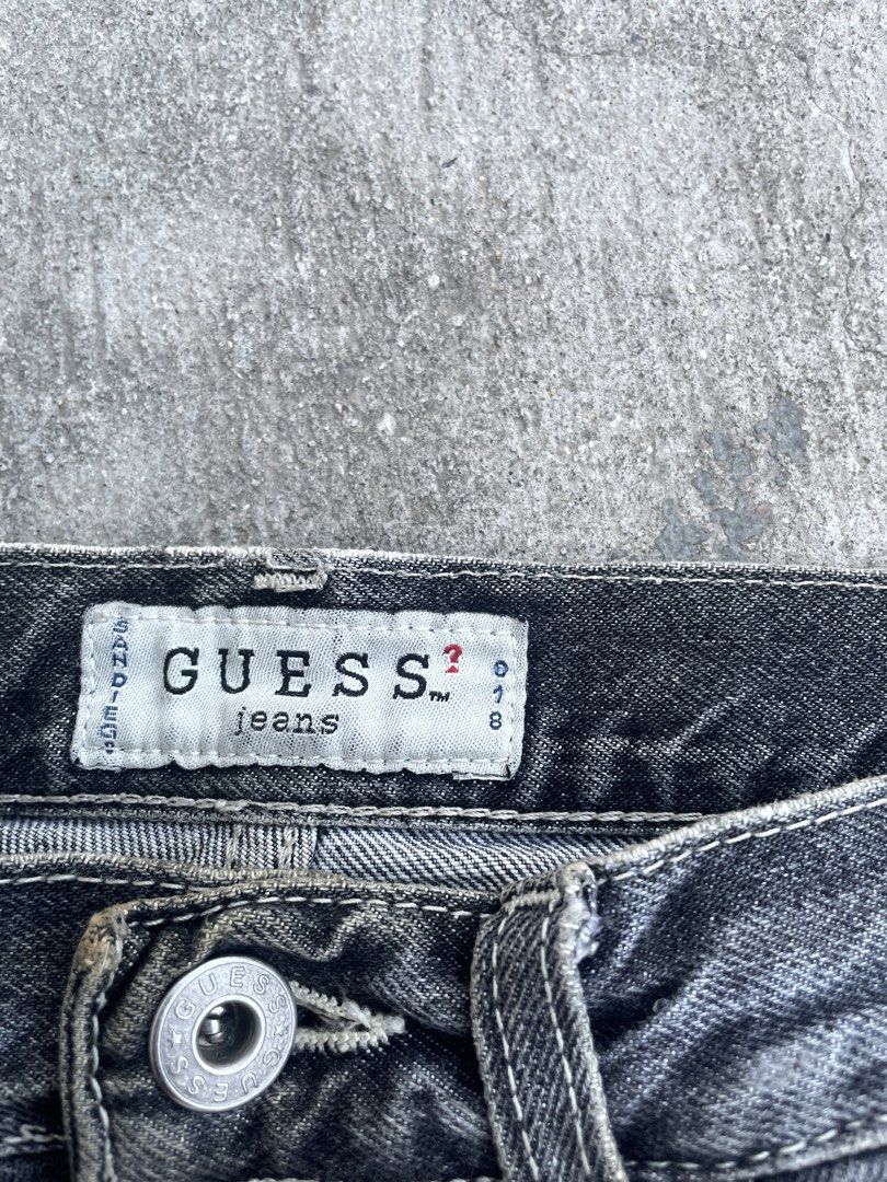 Guess ? Jeans (Category: Jeans) located in Manila. Submitted by jarchive (Listing ID 1469480122, Image 3). Description: - Excellent condition - Size 30 - Thigh 10 - Length 43 - Leg open 6.5 MOP: GCASH 📩.