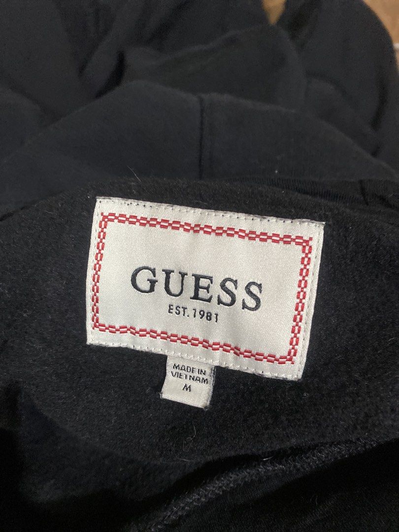 Guess Black Hoodie Size Medium (Category: Coats, Jackets and Outerwear) located in Cainta. Submitted by narraveranda (Listing ID 1469513885, Image 2). Description: .