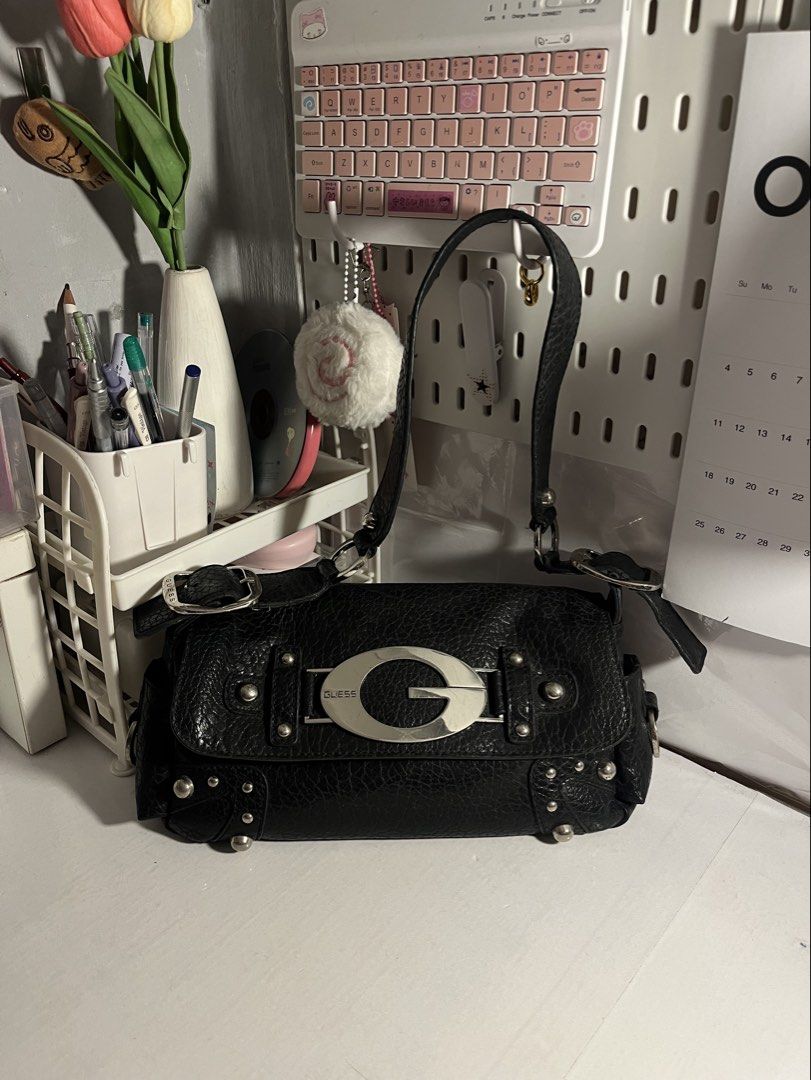 Guess Black Pebbled Snake Leather Shoulder Bag with Silver Hardware (Category: Shoulder Bags) located in Muntinlupa City. Submitted by pique.unique (Listing ID 1469537113, Image 1). Description: - Rare Vintage Y2k Piece - Authenticity Guaranteed (Hard to Find this Snake Leather in great Condition!) - Black pebbled Snake leather shoulder bag by Guess. - Large silver metal G logo on the front flap closure. - Studded detailing along the bottom corne