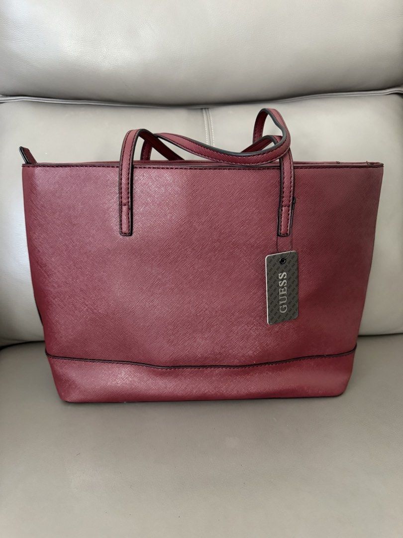 Guess Large Tote Bag Original (Category: Tote Bags) located in Makati City. Submitted by shoppinghaven.ph (Listing ID 1469452682, Image 2). Description: Guess Large Tote Bag 💯 Original from US Color: Wine Material: Faux Leather with Saffiano Finish Dimension: 16x 5.5x 11 inches Accepts layaway with 0% interest 📍Makati 🚐 LBC/ J&T/ Lalamove DP as low as 10% Remaining balance just divide into the number of months to pay. Sample for 6 mos layaway:
