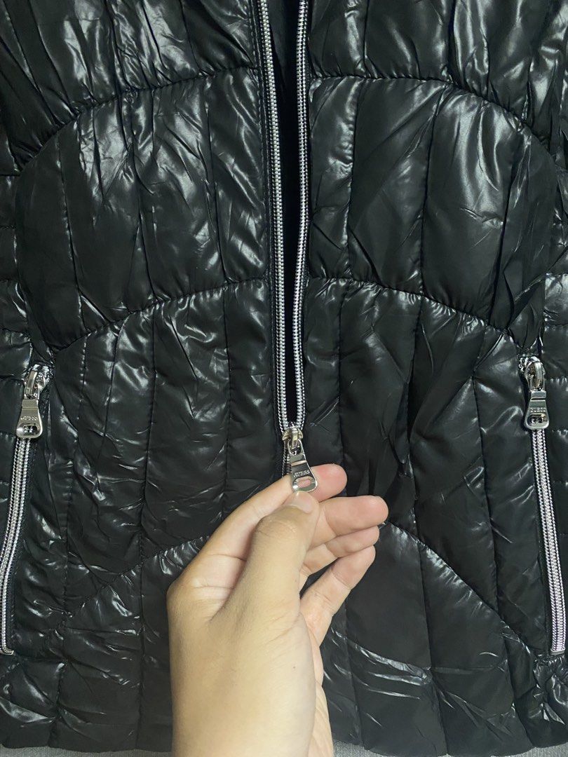 Guess Puffer Jacket (Category: Coats, Jackets and Outerwear) located in Cabuyao City. Submitted by ukaythriftshirt (Listing ID 1469419751, Image 3). Description: Guess Puffer Jacket Excellent Condition Medium Dimes 18-24 Color rate 9/10 No issue - 1000.