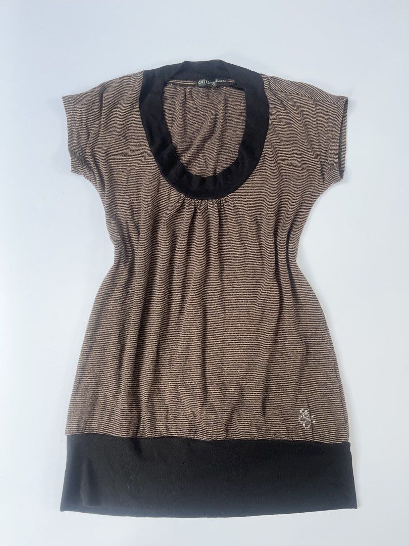 Guess Y2k Scoop Neck Top (Category: Blouses) located in Manila. Submitted by kerlythreads (Listing ID 1469532265, Image 1). Description: medium issue: minimal lints & missing rhinestones on logo.