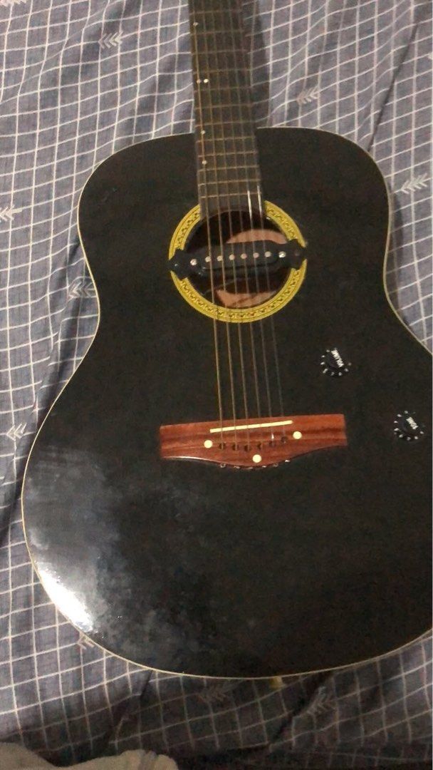 Guitar (Acoustic & Electric) (Category: Musical Instruments) located in Manila. Submitted by livewhale.8671c4 (Listing ID 1469572482, Image 2). Description: can nego.